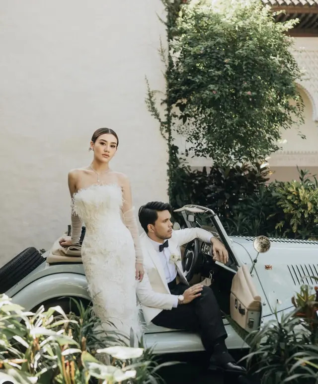 Foto Prewedding terbaru Aaliyah Massaid dan Thariq Halilintar berkonsep retro.