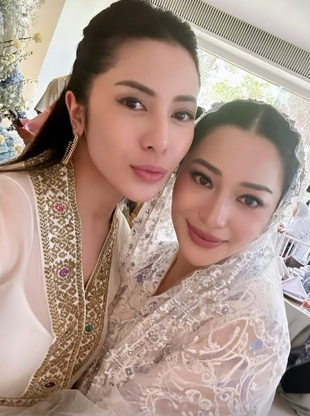 Salah satu sahabat Nikita yang hadir adalah Vannya Istarinda. Menantu keluarga Bakrie.