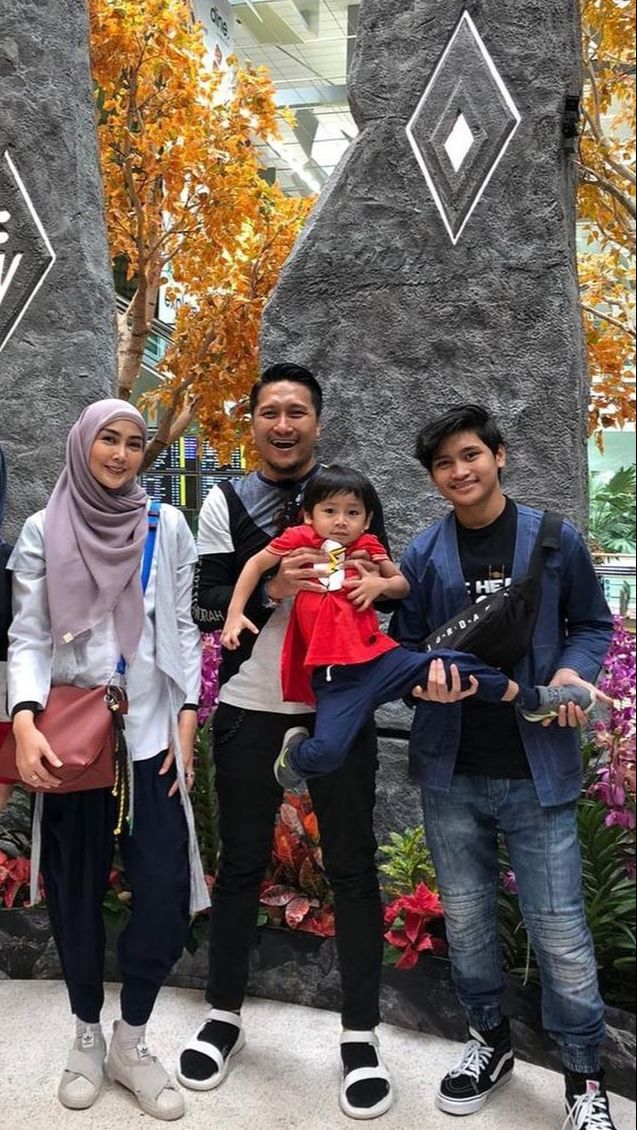 Room Tour Kos-Kosan Anak Arie Untung yang Uang Sakunya Cuma Cukup Beli Mi Instan!