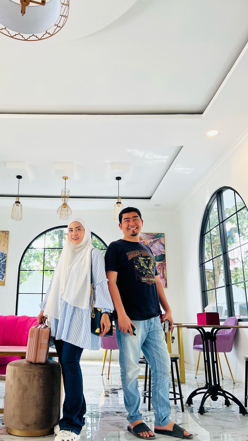 Berikut sederet sumber pabrik duit Ustaz Solmed dan April Jasmine