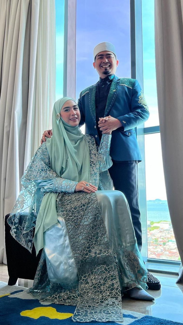 8 Gaya Hedon Ustaz Solmed & April Jasmine yang Dihujat Netter: Pendakwah Kok Pamer!