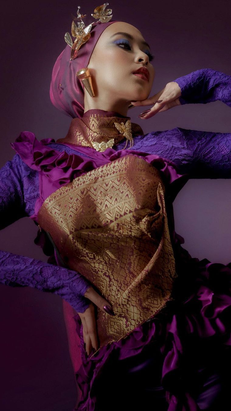Style Etnik Keren Jinan Laetitia, Hijaber Indonesia yang Jadi Opener Konser Coldplay di Singapura