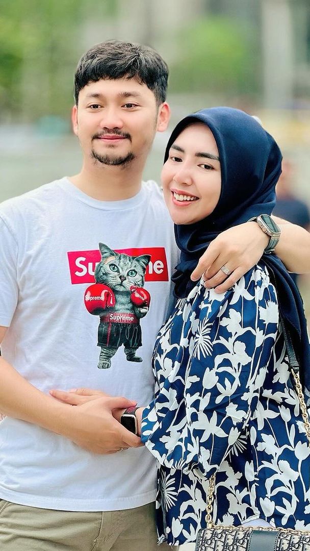 Detik-DetikAngga Wijaya Umumkan Kehamilan Istri, Sampai Beli Testpack dari Berbagai Merek