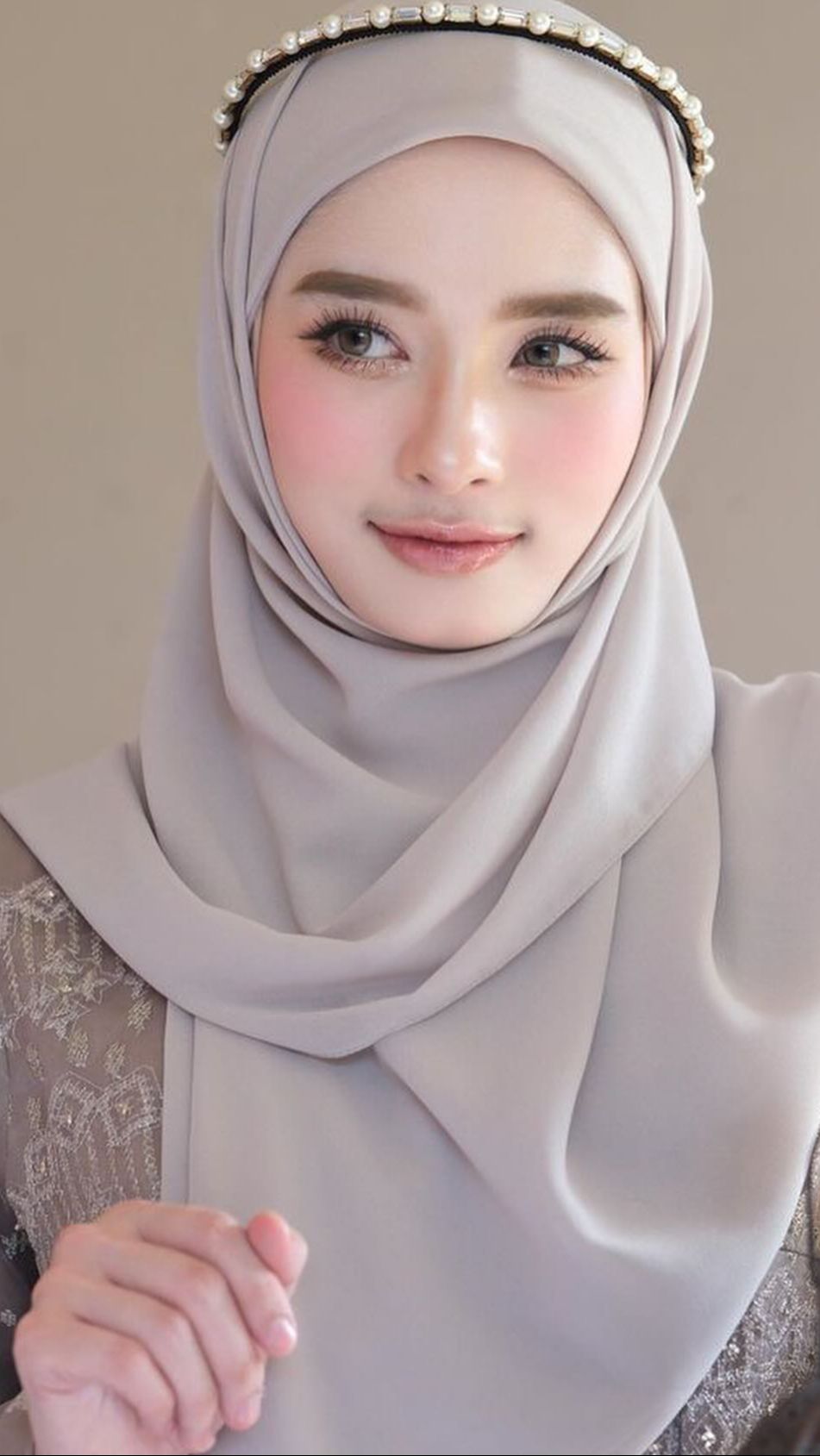 Disisi lain paras cantik Inara selalu berhasil membuat netizen terpana
