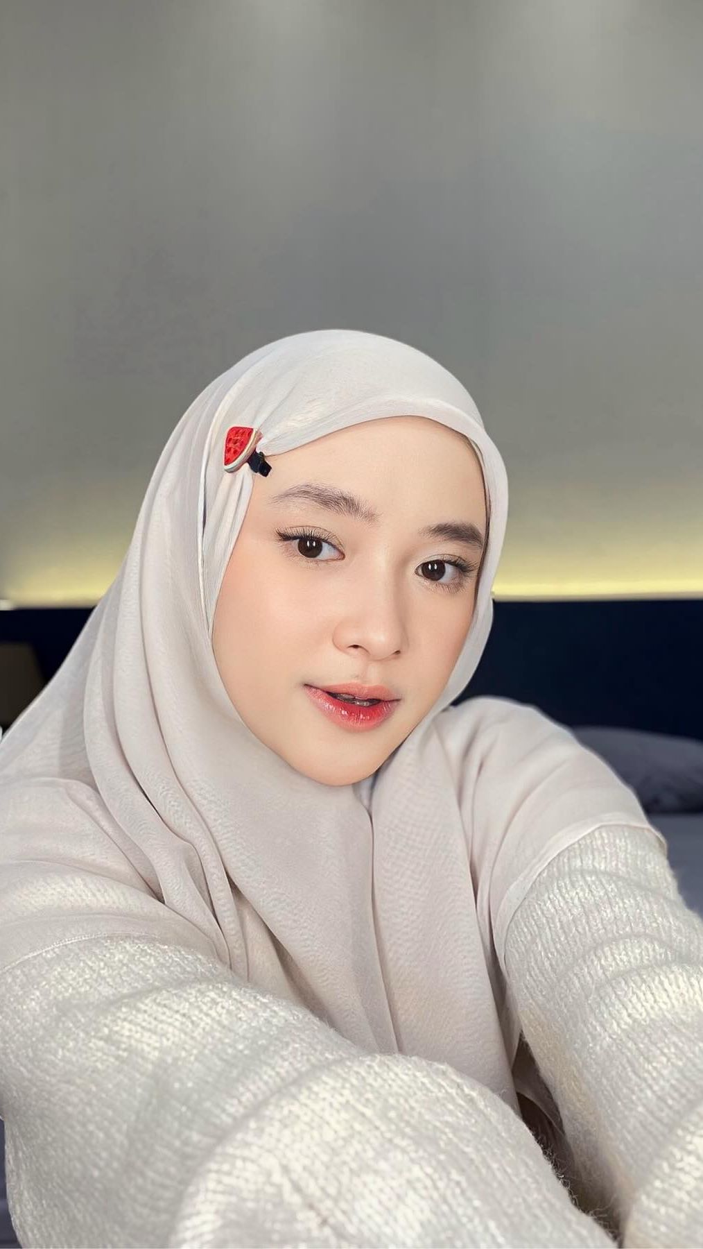Tak hanya bersuara merdu, paras cantik Nissa juga tak luput dari sorotan