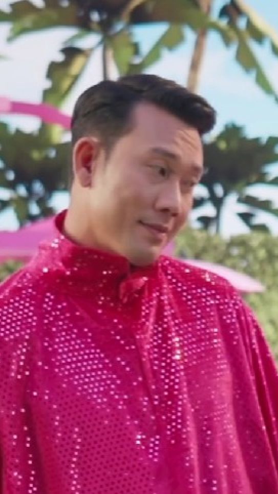 Denny Sumargo tampil sebagai Ken yang viral di 2023