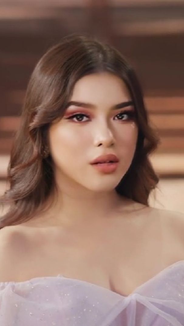 Tiara Andini dengan filter bold glamour yang pernah viral di 2023