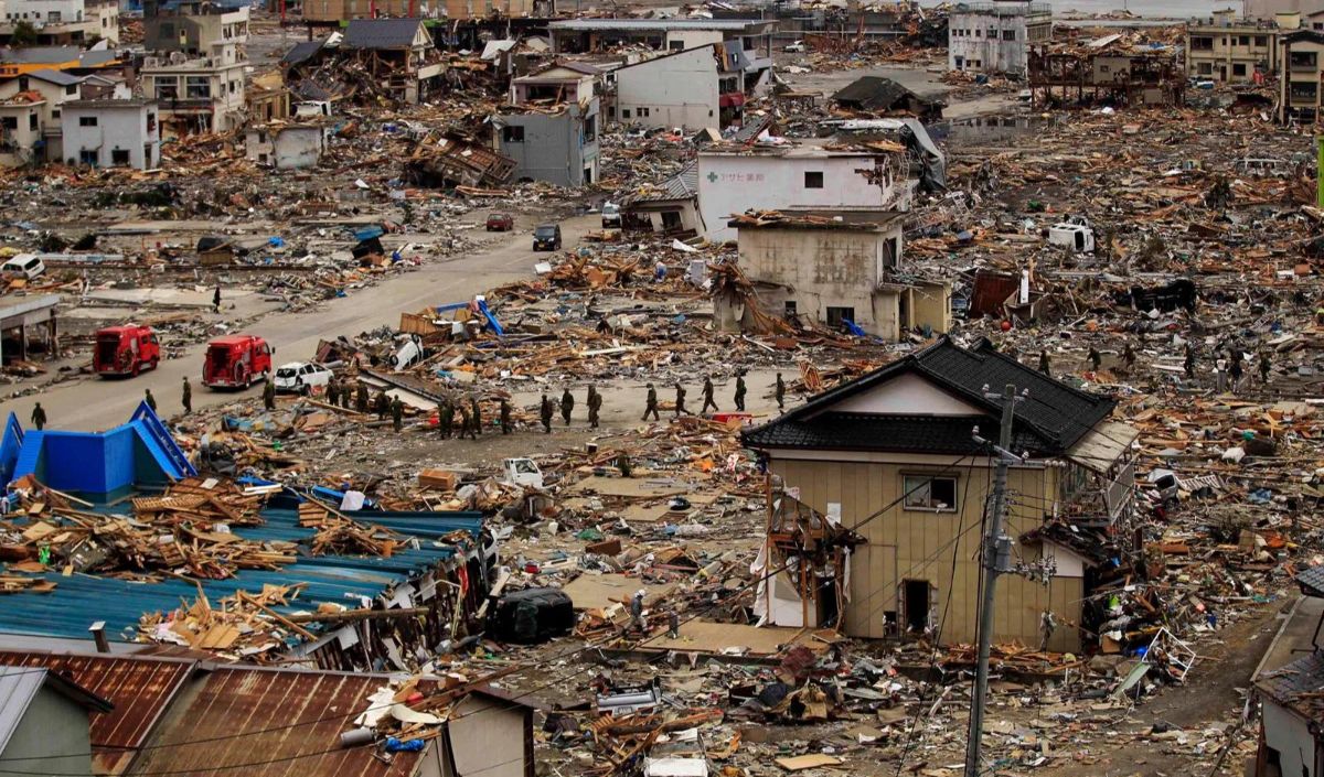 Gempa dan Tsunami T?hoku