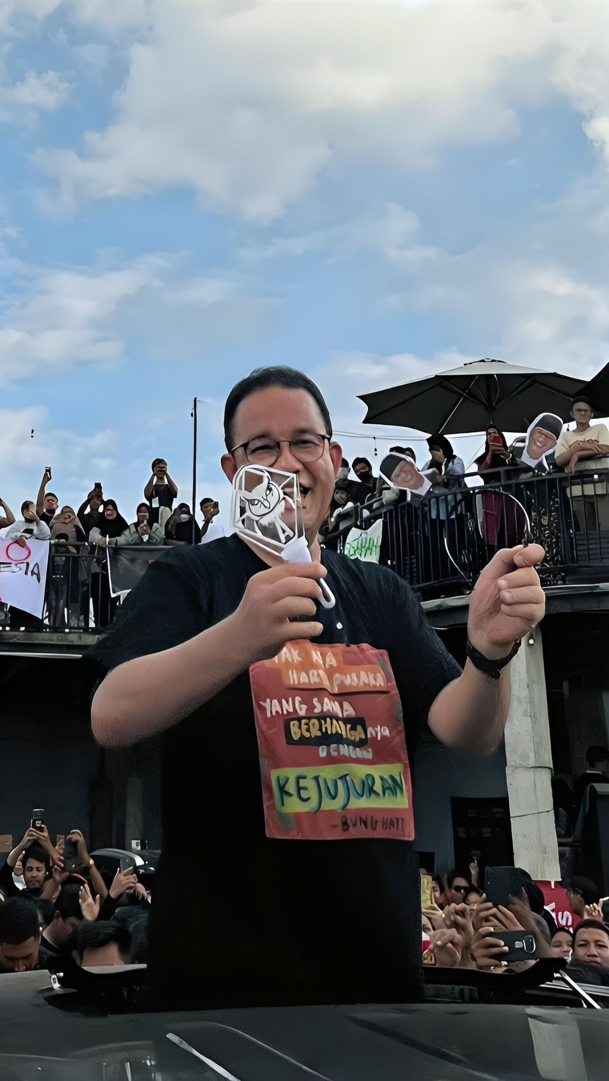Bak Idol Kpop, Anies Pamer Lightstick Burung Hantu Olpbong 'Park Ahn Nice'