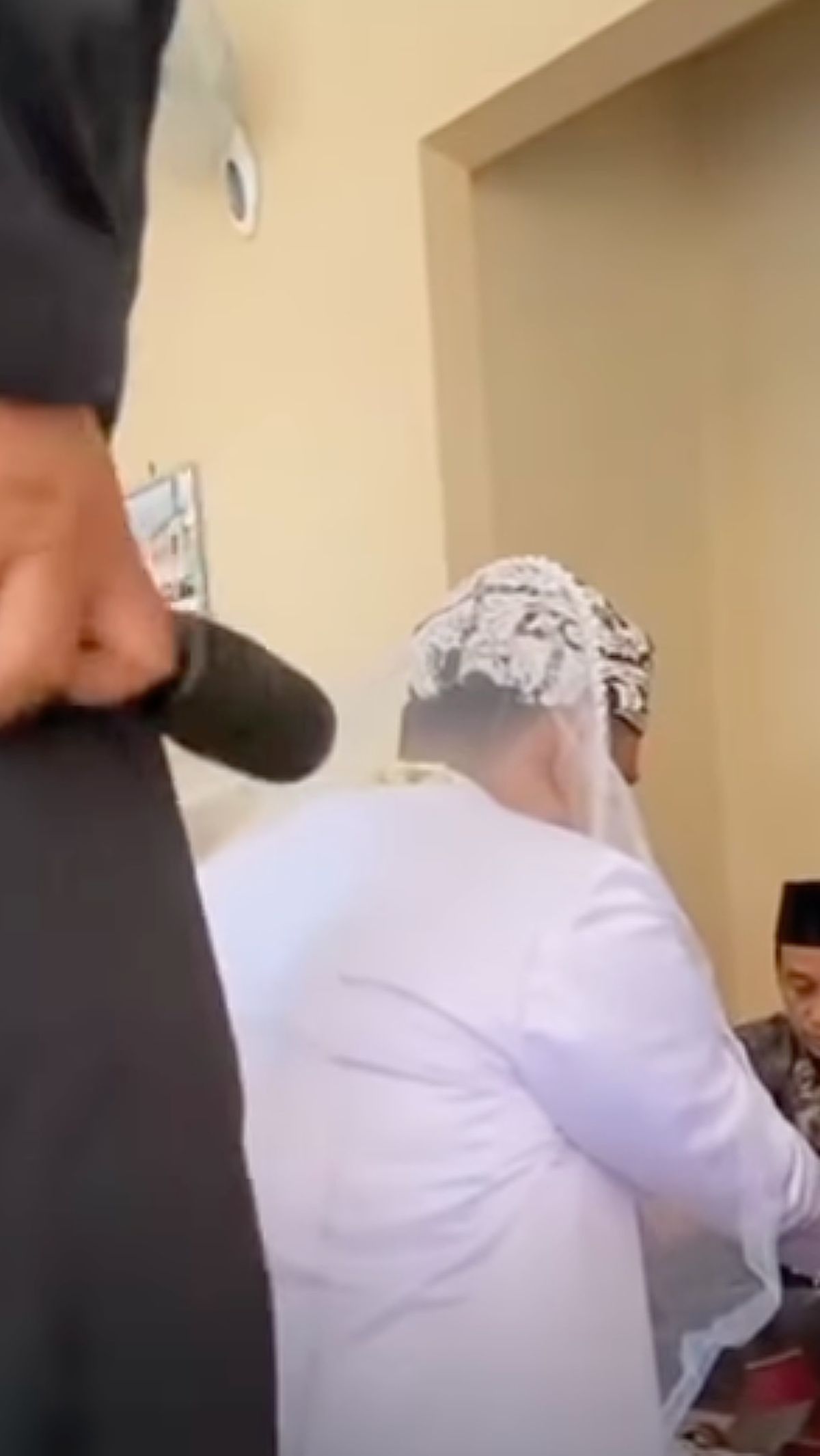 Celana Robek Bikin Salfok Tamu Akad Nikah Saat Ijab Kabul