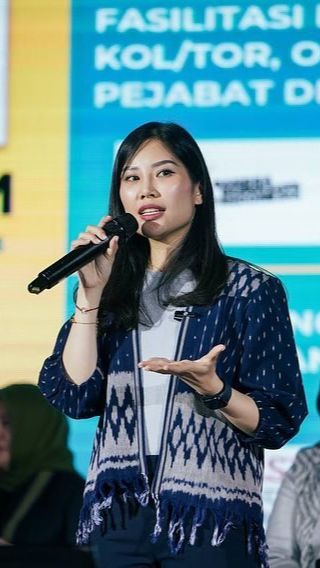 Momen Salah Tingkah  Angela Tanoesoedibjo Salah Sebut