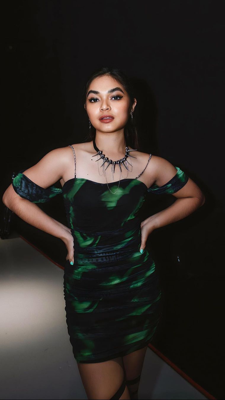 Penampilannya pun tak kalah energik dan stylish dari Momo