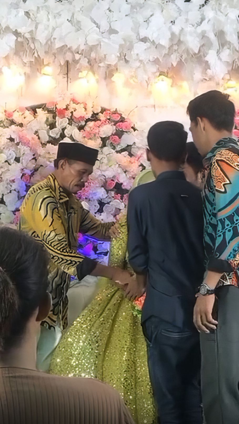 Cowok Patah Hati di Pelaminan Saat Kekasih yang Masih Berstatus Pacar Menikah dengan Pria Lain