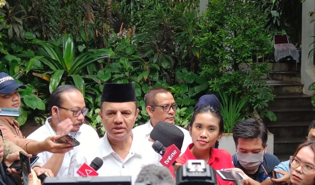 Persoalannya, bagi tim hukum nasional Amin bukan pembagian bansosnya, tetapi politisasi bansos untuk kepentingan calon tertentu yang dilakukan oknum penyelenggara negara,