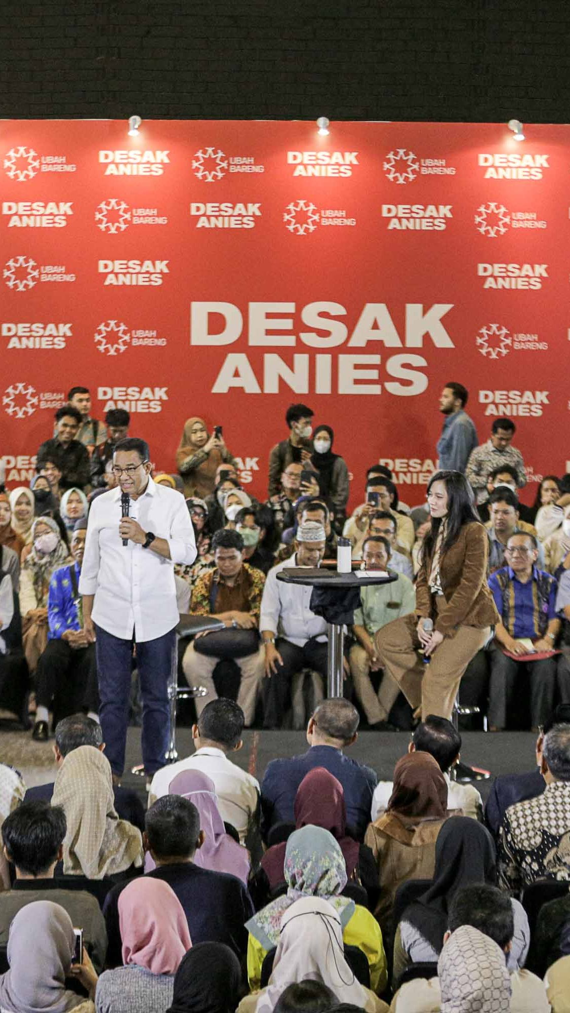 FOTO: Momen Anies Baswedan Didesak Pertanyaan Tajam Tenaga Kesehatan Di ...