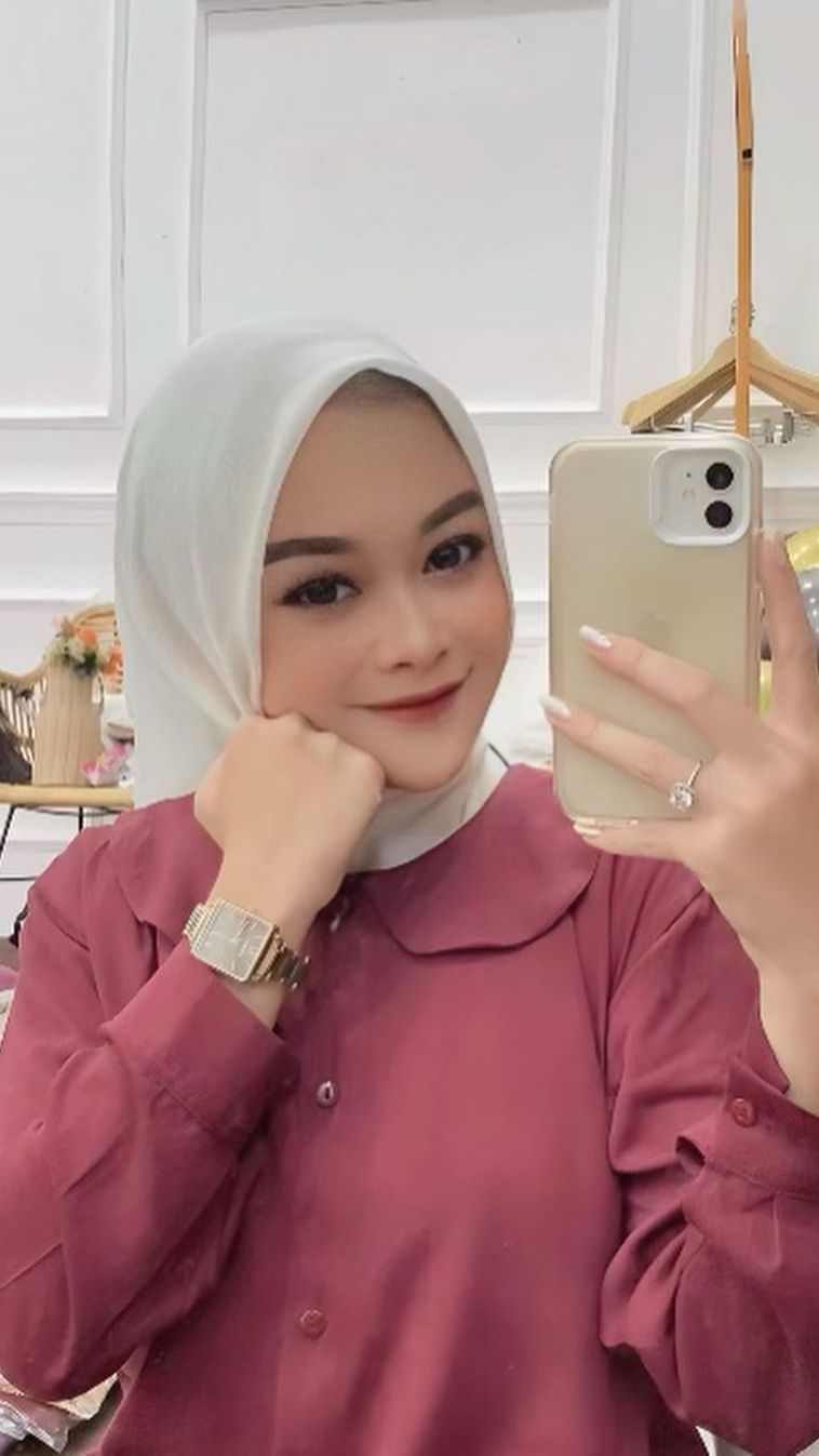 Batal Nikah Gegara Minta Mahar Sertifikat Rumah, Yessy Mantan Ryan Dono Kini Pamer Gandengan Baru