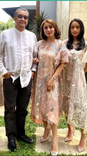 Beginilah penampakan bagian depan rumah Kaneishia anak Dede Yusuf