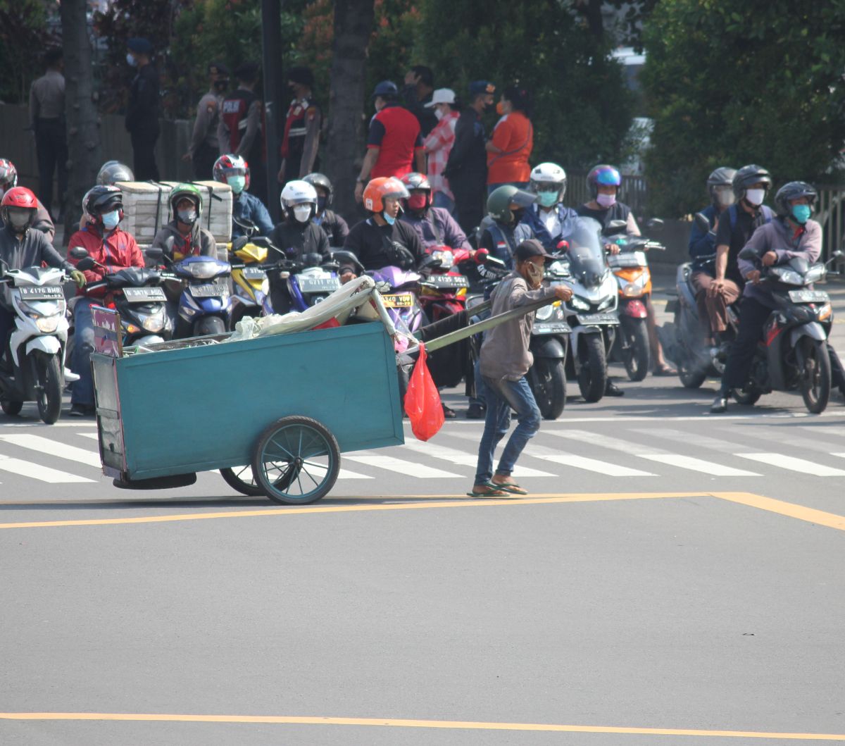 Berhenti Saat Naik Motor Turun Kaki Kiri Atau Kanan Duluan Tips