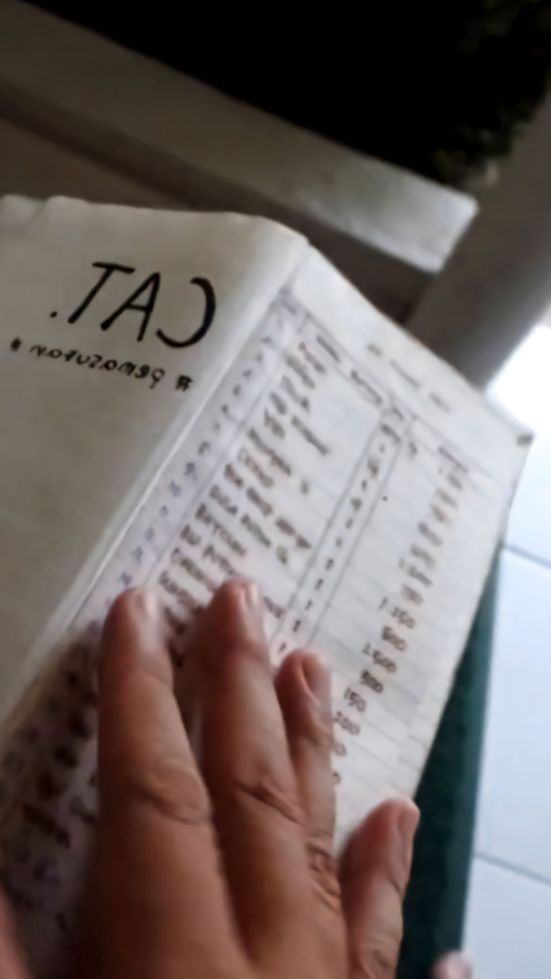 Anak Temukan Buku Daftar Sembako Warung Ibunya yang Berdiri Tahun 1990an, Langsung Syok Lihat Harganya