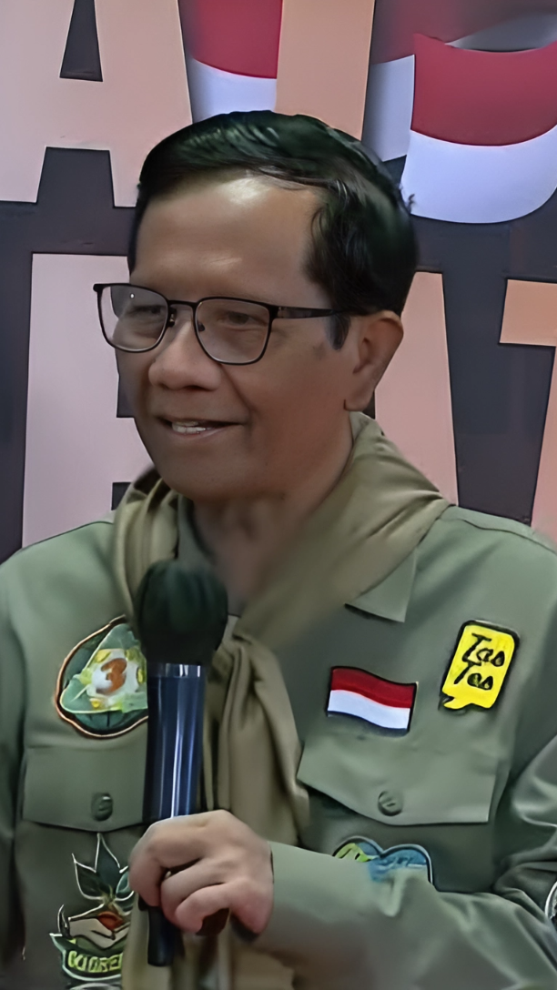 Siap Debat Cawapres, Mahfud MD Pakai Baju ala Pecinta Alam