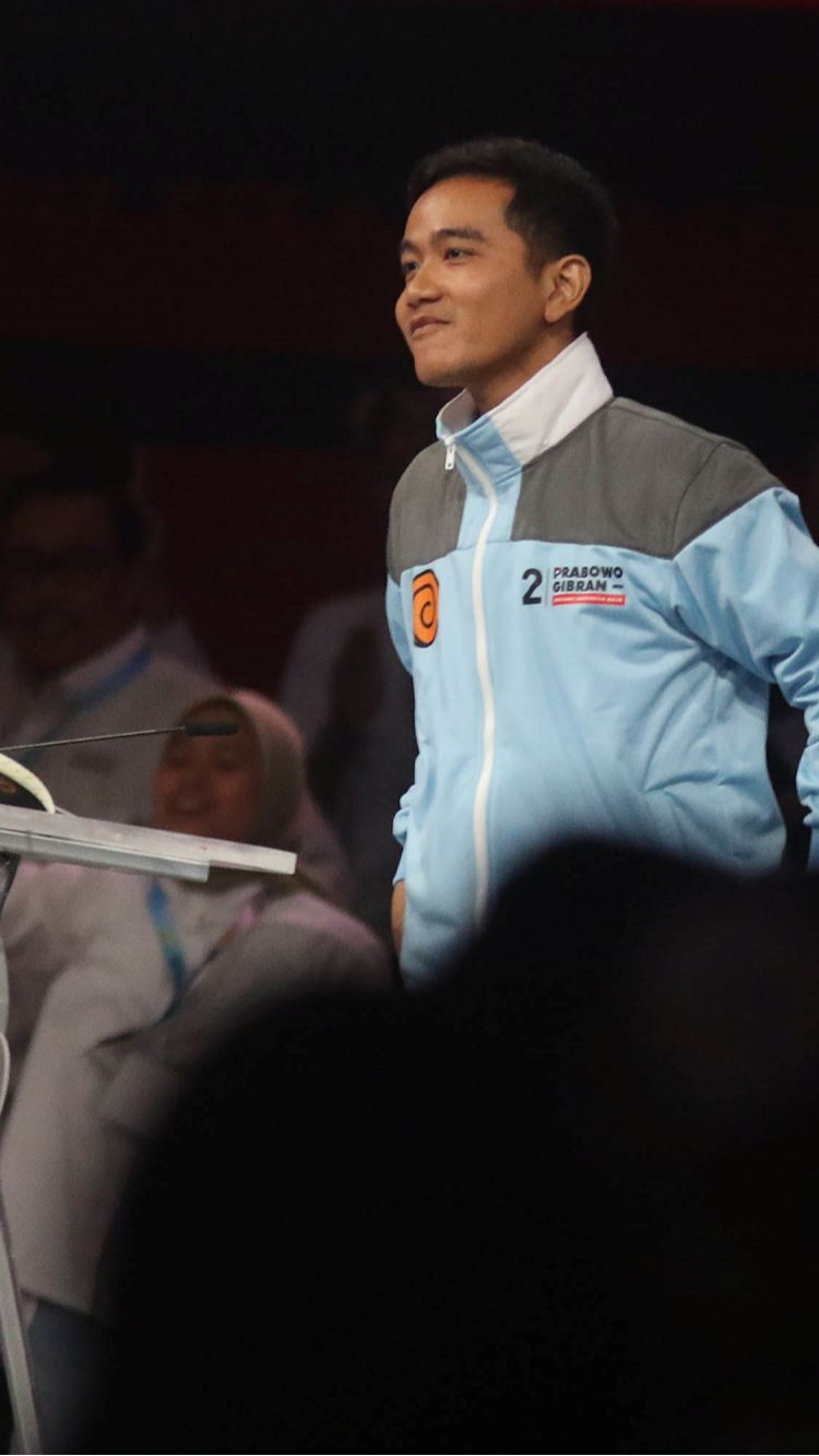 Debat Panas, Gibran 'Selepet' Cak Imin Dapat Contekan Pertanyaan dari Thomas Lembong