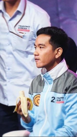 Potret Gaya Gimmick Gibran Rakabuming Saat Debat Cawapres 4: Saya Mau Cari Jawaban Prof Mahfud Kok Tidak Ketemu