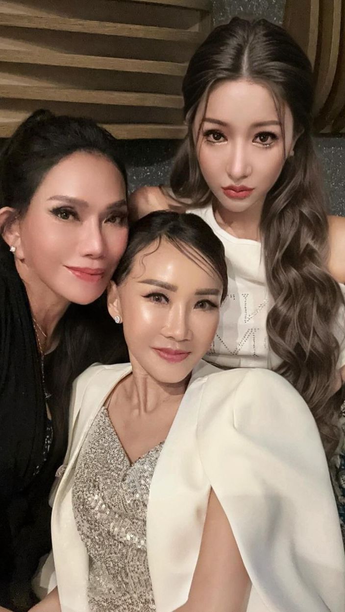 Apalagi dandanan yang kekinian membuat penampilannya jauh lebih menarik.