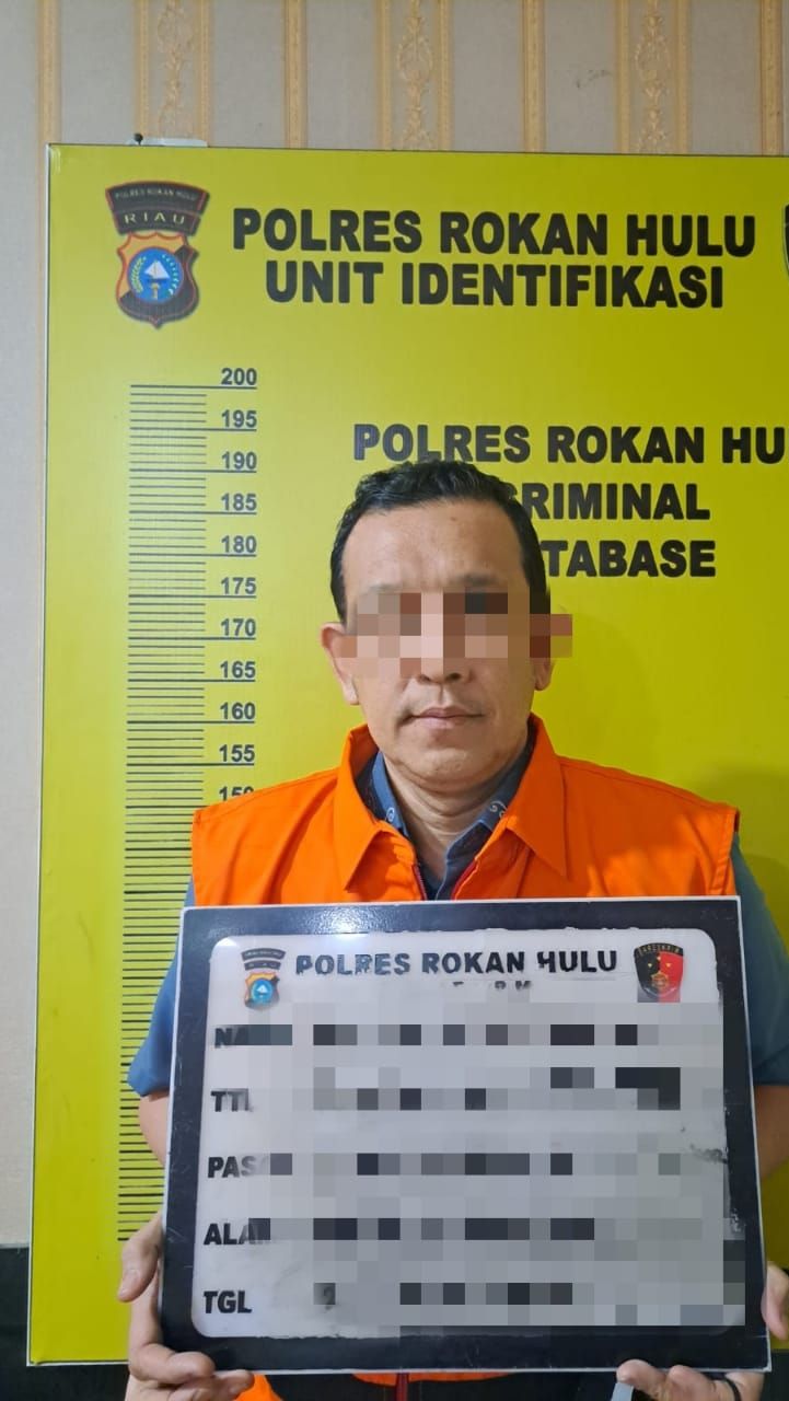 Diduga Korupsi Rp62 Miliar Kepala Dinas Perkim Rokan Hulu Ditahan 7738