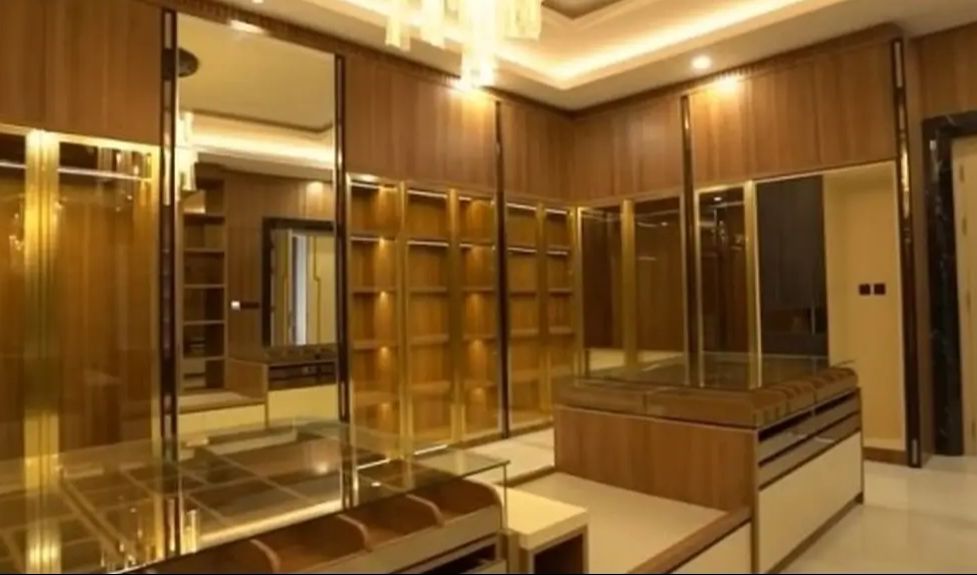 Walk in Closet