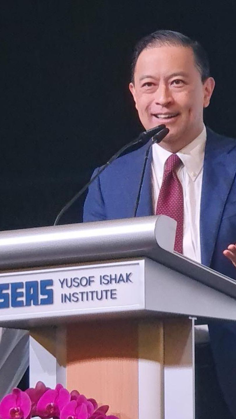 Seperti yang diketahui, Tom menempuh kuliah di Universitas Harvard dan lulus pada tahun 1994 silam
