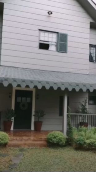 Beginilah penampakan rumah Arya Saloka kental dengan nuansa rumah klasik Amerika