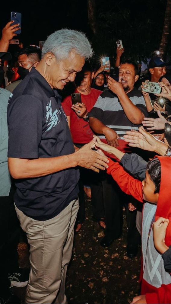 Momen Ganjar Pranowo Bercengkerama di Angkringan dan Menginap di Rumah Warga Gunung Kidul