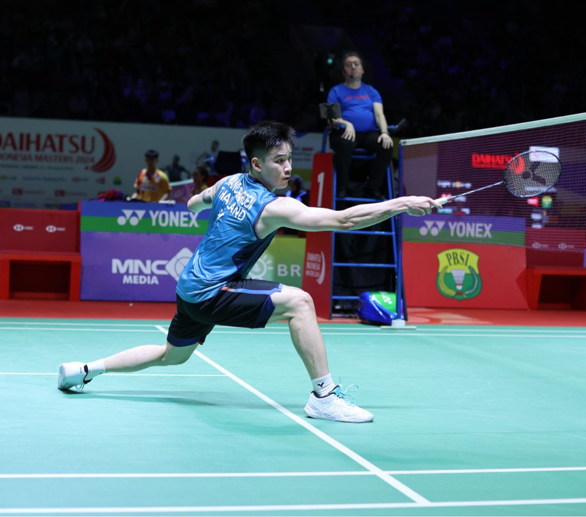 FOTO: Aksi Anthony Sinisuka Ginting Sukses Melaju Ke Babak 16 Besar ...