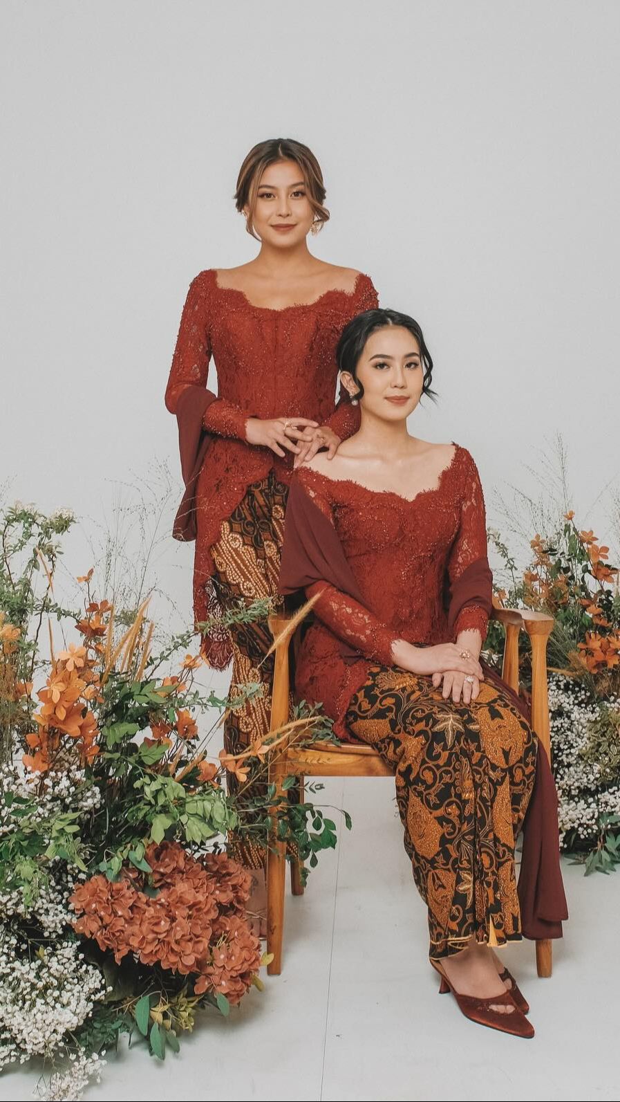 Potret sang adik, Zahra, juga tak luput dari perhatian. Tak hanya cantik, Zahra baru saja menyelesaikan pendidikan dokter.