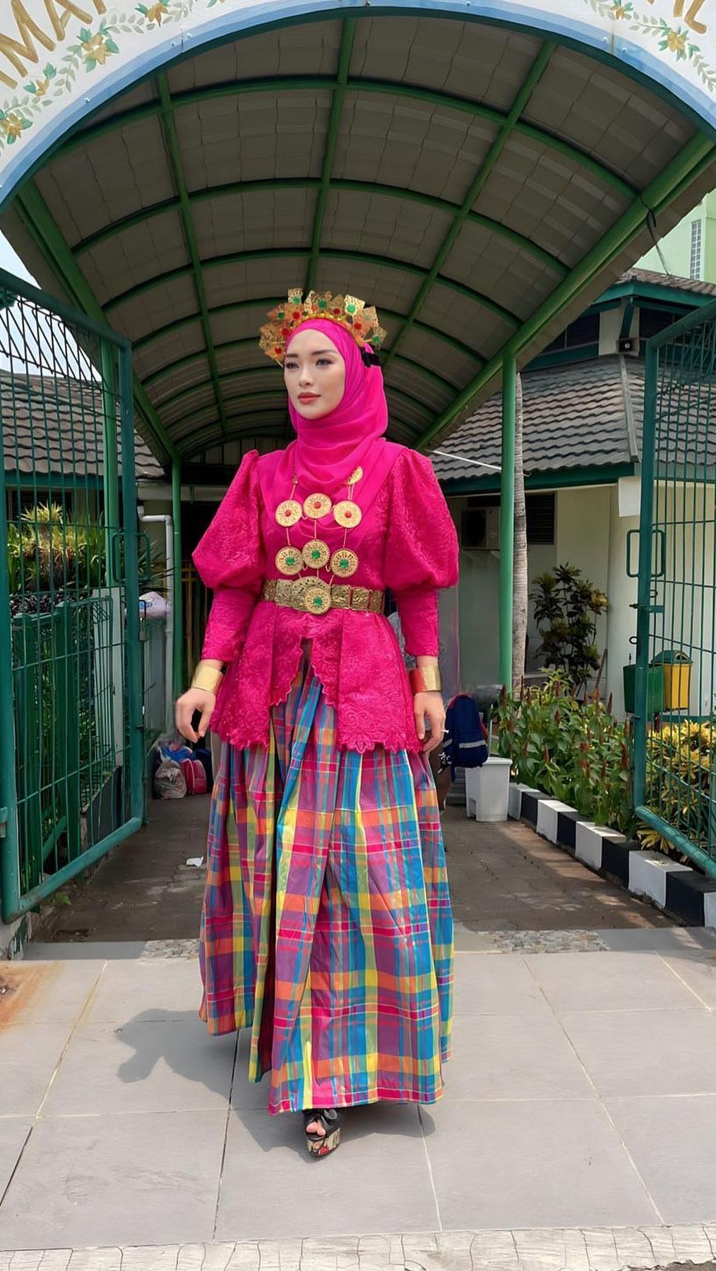 Adu Potret Zaskia Gotik VS Inara Rusli yang Disebut Mirip Bak Saudara Kandung