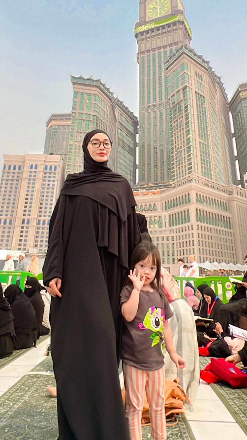 Keinginannya untuk berpenampilan tertutup bermula usai ia kembali dari umrah di Tanah Suci