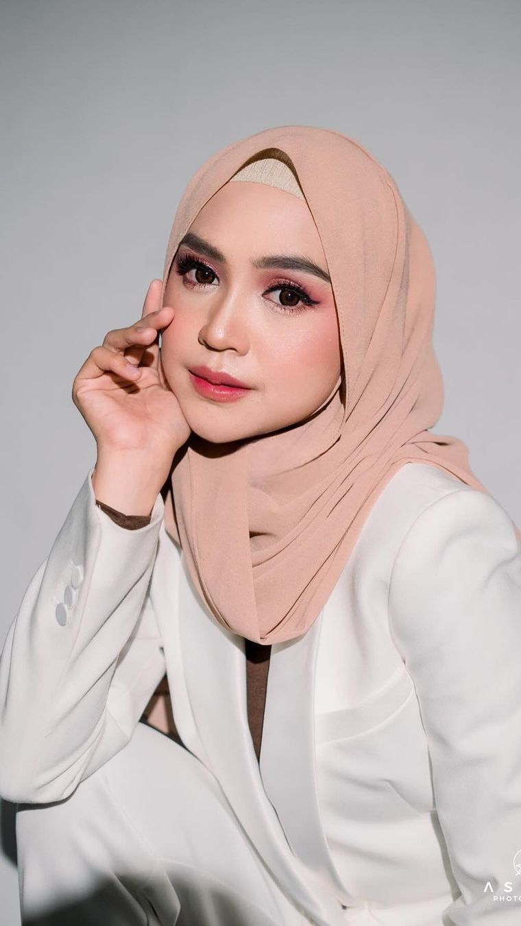 Dituding Pelit ke Mertua, Ria Ricis Menangis Dapat Pembelaan dari Netizen