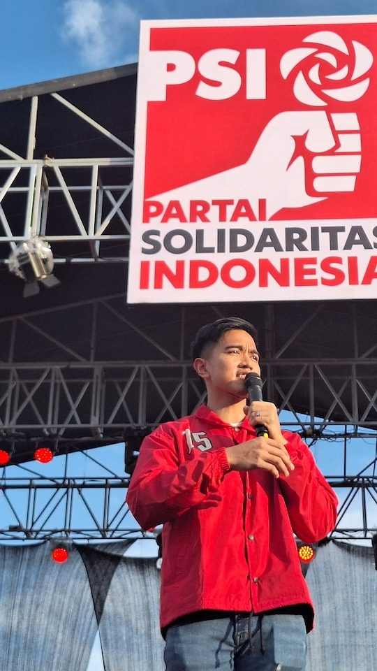 Momen Kocak Kaesang Kampanye di Solo, Mendadak Berhenti Orasi Gegara Istri