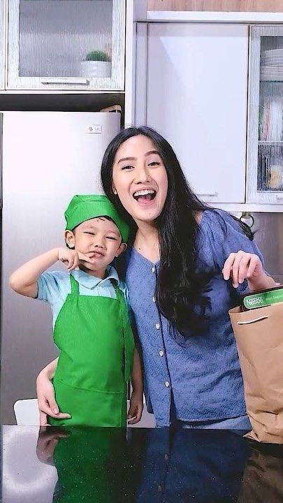 Dante juga sering membantu sang ibu saat melakukan endorsment produk