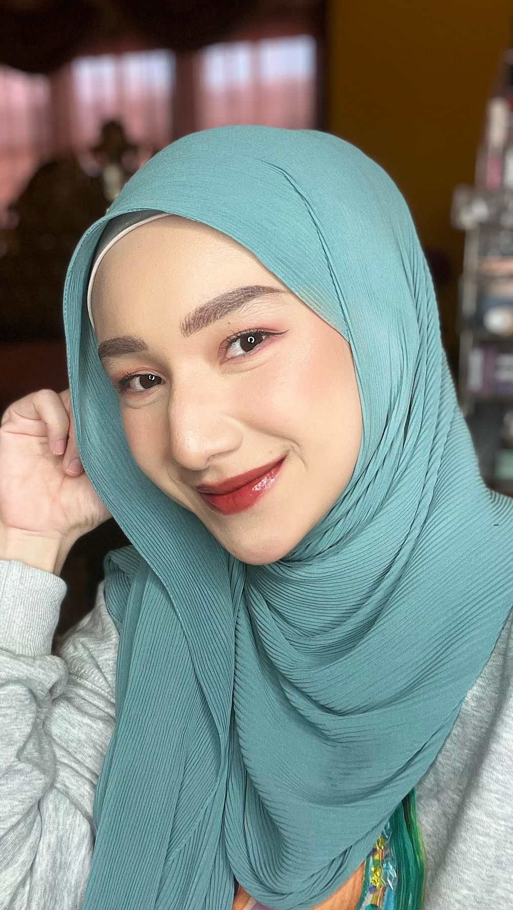 Adu Gaya April Jasmine VS Indri Giana, Sama-sama Istri Ustaz yang Punya Hunian Mewah!