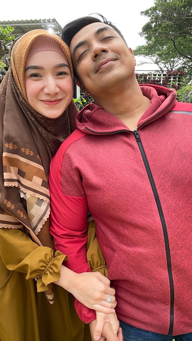 Indri Giana menikah dengan Ustaz Riza Muhammad pada Maret 2014 silam