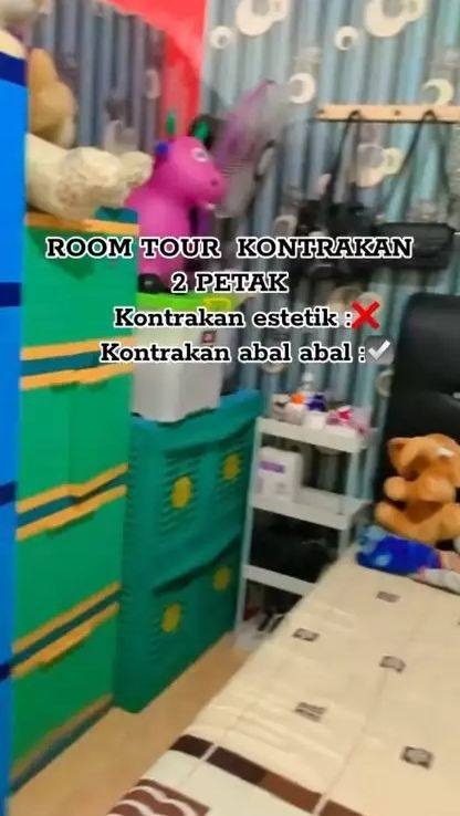 Uniknya lagi, kamar ini tidak diberi sekat dengan ruangan lainnya.