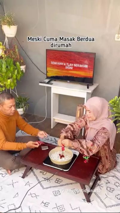Bahkan, ada televisi untuk bersantainya juga lho!