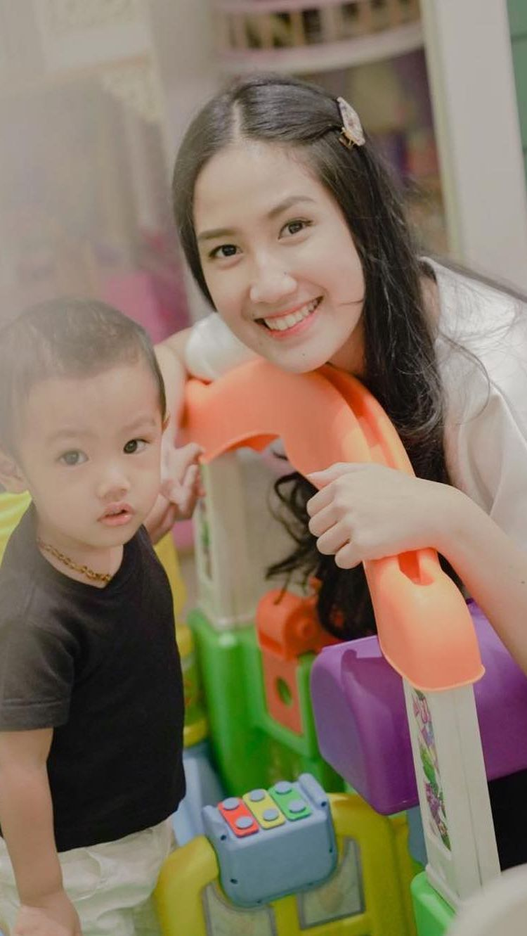 Menyayat Hati, Tamara Tyasmara Unggah Foto Terakhir Sebelum Putranya Dimakamkan