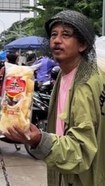 Kasihan! 9 Artis Ini Beralih Jadi Pedagang Kecil di Pinggir Jalan, Cilok hingga Es Cincau
