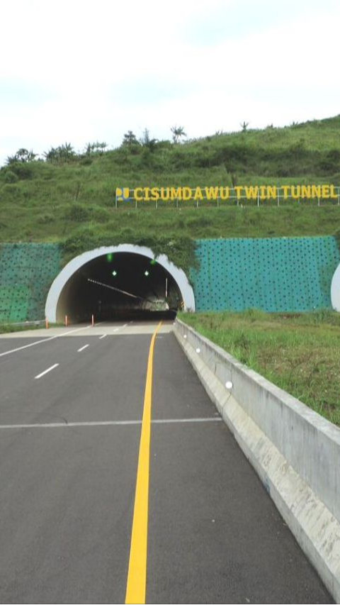 Bantah Terowongan Tol Cisumdawu Retak Akibat Gempa Sumedang, Kementerian PUPR Sebut Cuma Akumulasi Debu yang Terbang
