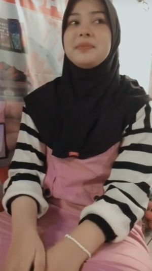Potret dirinya langsung jadi perbincangan lantaran paras cantiknya disebut mirip dengan artis