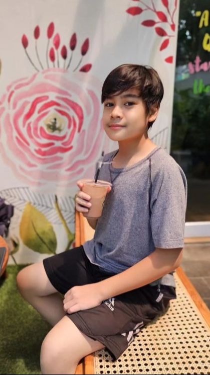 Adhiyat akan bermain dengan artis Malea Emma Tjandrawidjaja yang berperan sebagai Mei Lien, cinta monyetnya.