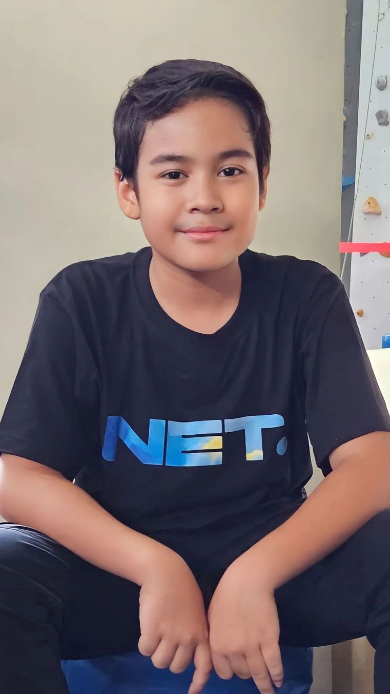 Diusia 8 bulan saja ia sudah membintangi salah satu iklan obat penurun panas.