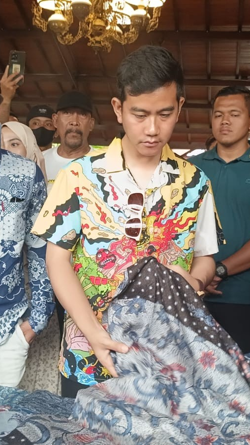 Gibran Cuek Dijuluki Belimbing Sayur hingga Samsul, Malah Dijadikan Bahan Giveaway